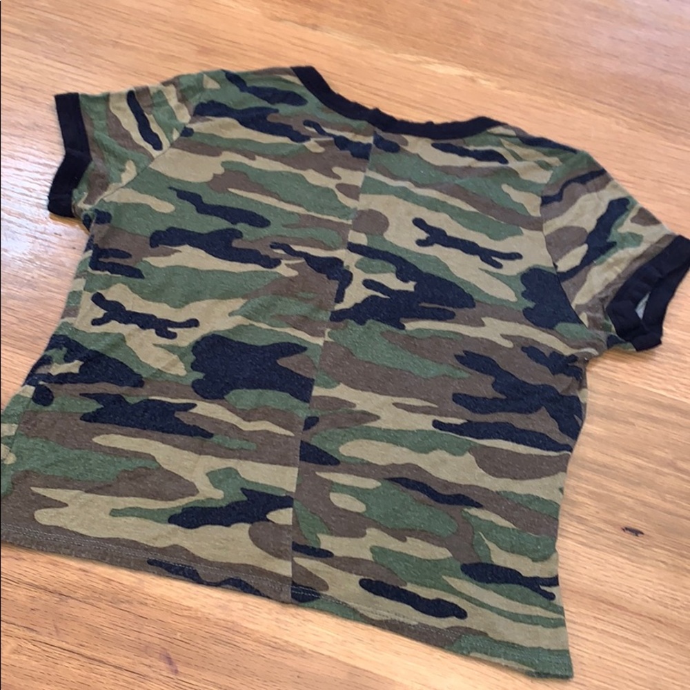 ATTICUTE~ Size S~Stretch Camo Shorty T-shirt ~ - Picture 8 of 10